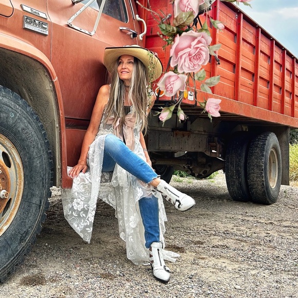 Roses in the Snow - Picture 3 of 4